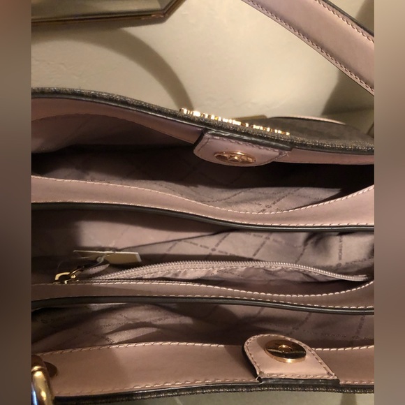 Michael Kors Nicole signature brown shoulder bag. - Picture 5 of 8